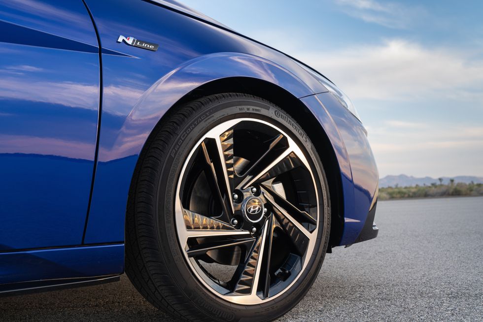 Close up of Elantra-N's rims Elantra N-Line